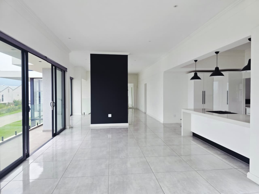 4 Bedroom Property for Sale in Kingswood Golf Estate Western Cape